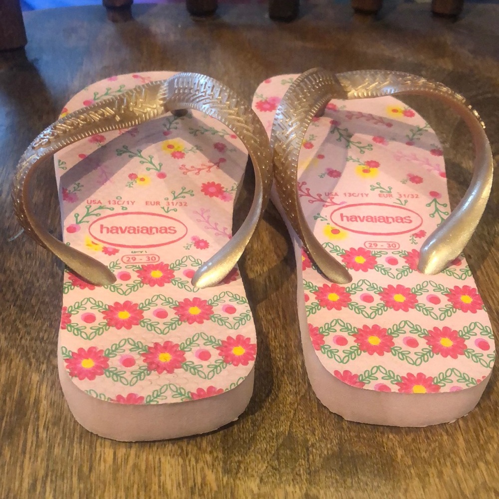 Havanas floral and rose gold size 13